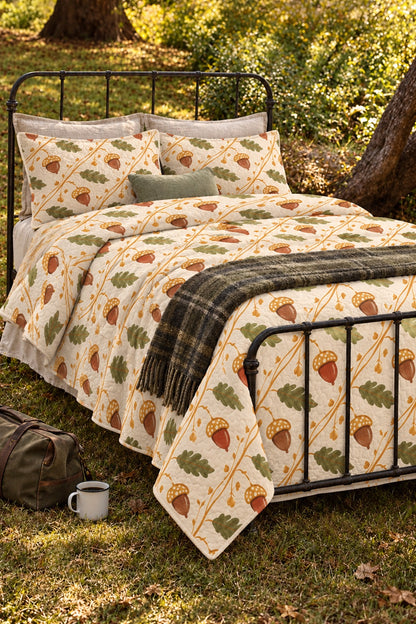 Golden Acorn Trellis Quilt Set